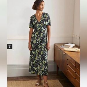 Boden Jersey Midi Tea Dress
Black, Oriental Cascade size 14